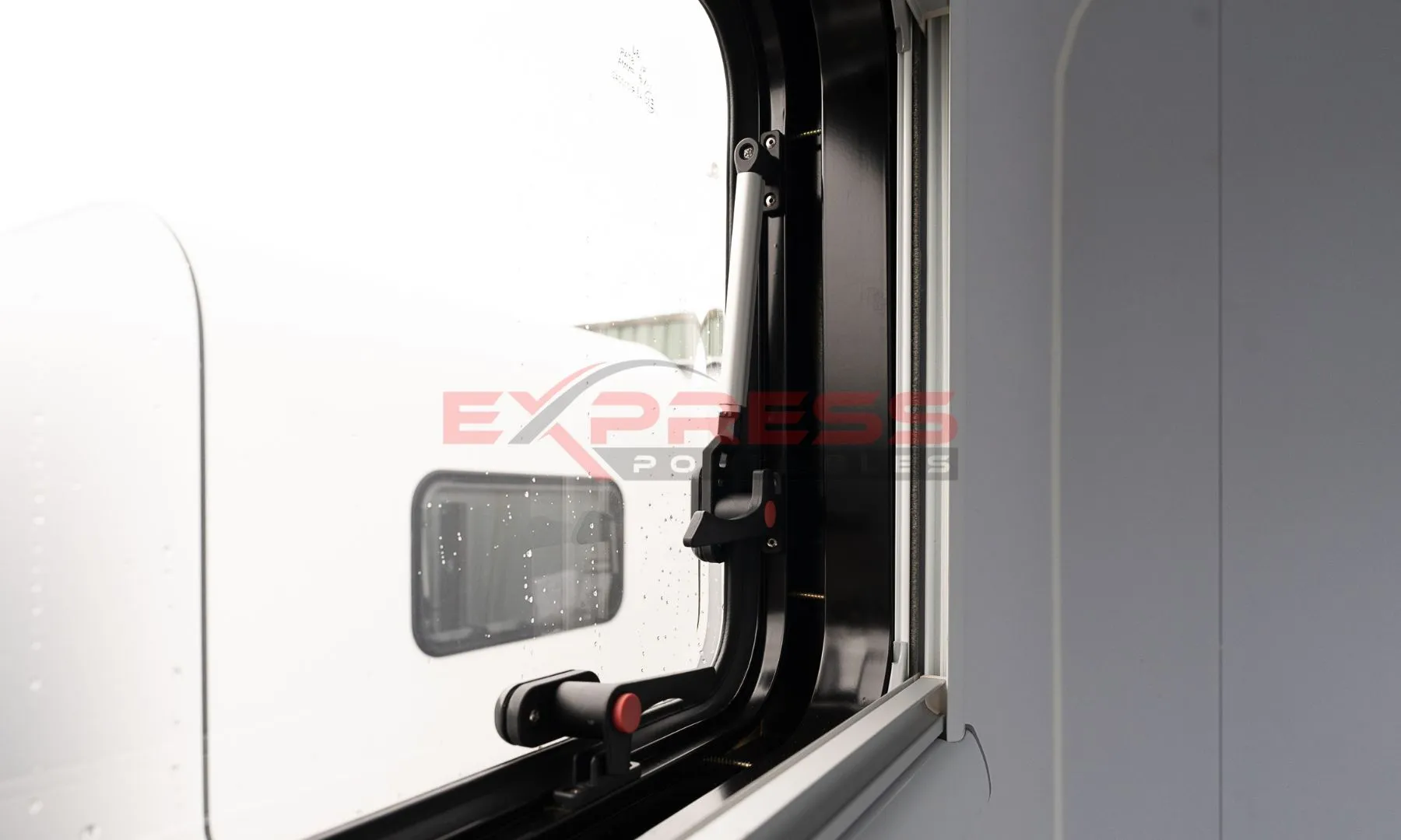6m Spacee Lite with Kitchenette & Bathroom