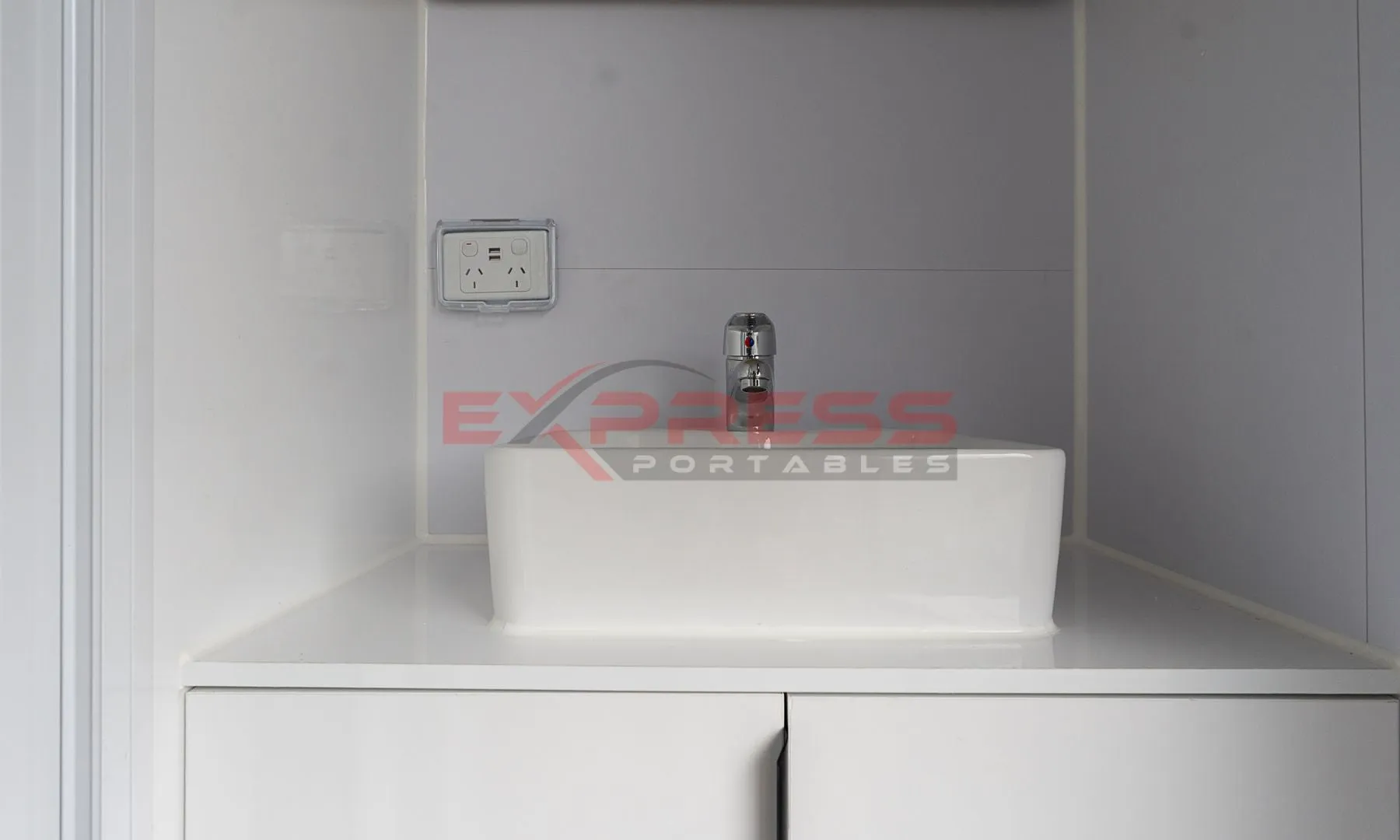 6m Spacee Lite with Kitchenette & Bathroom